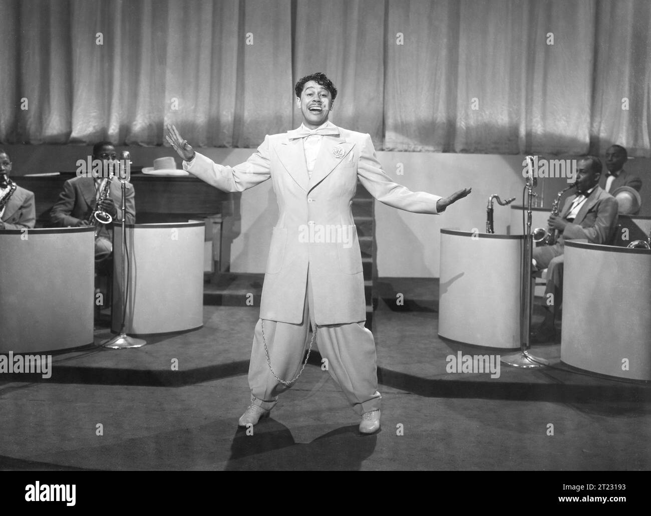 CAB CALLOWAY e la sua Cotton Club Orchestra in una scena dal TEMPO TEMPESTOSO 1943 Direttore ANDREW L. STONE 20th Century Fox Foto Stock