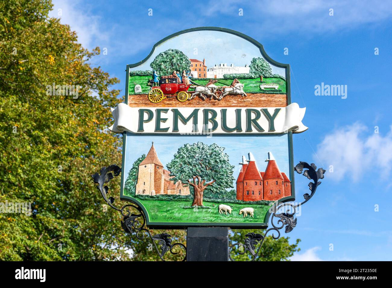 Cartello villaggio, Village Green, Lower Green Road, Pembury, Kent, Inghilterra, Regno Unito Foto Stock