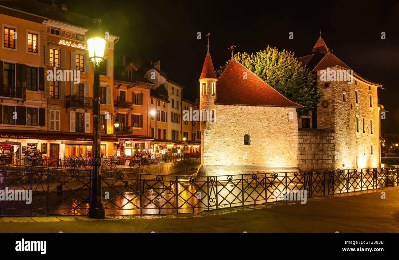 Palais de l'isle, sul fiume Thiou, la sera, ad Annecy, alta Savoia, Francia Foto Stock