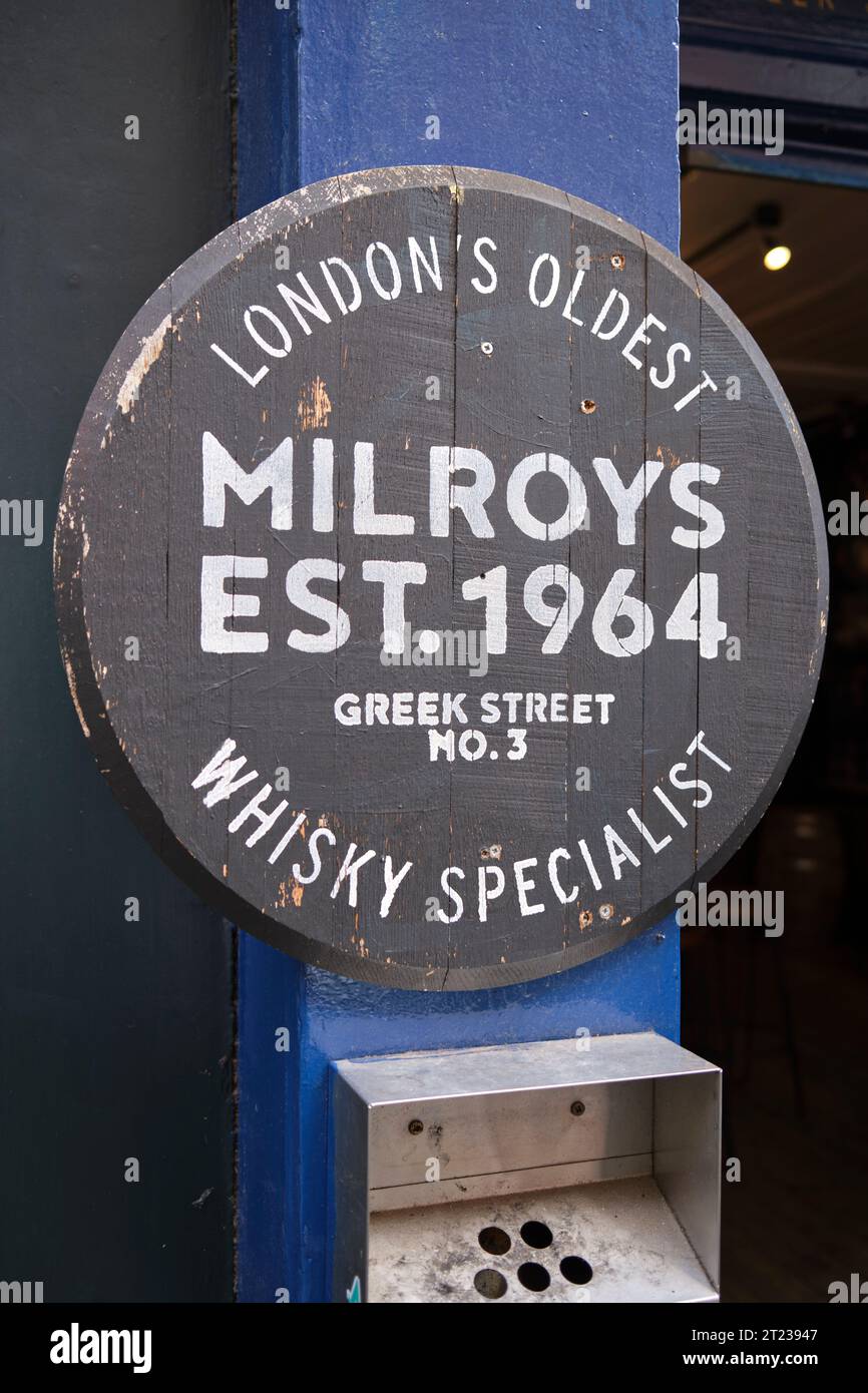 Milroys Whisky Shop Greek Street Londra Inghilterra Regno Unito Foto Stock