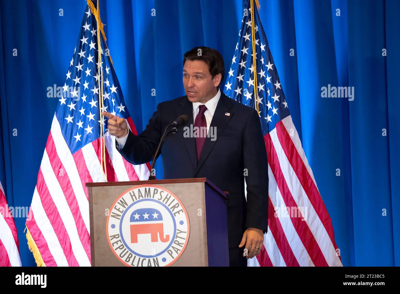 Nashua, New Hampshire, USA 13 ottobre 2023 candidato alla presidenza repubblicana, il governatore della Florida Ron DeSantis, al New Hampshire 2023, primo al Nation Leadership Summit presso lo Sheraton Hotel a Nashua, New Hampshire. (Rick Friedman) Foto Stock