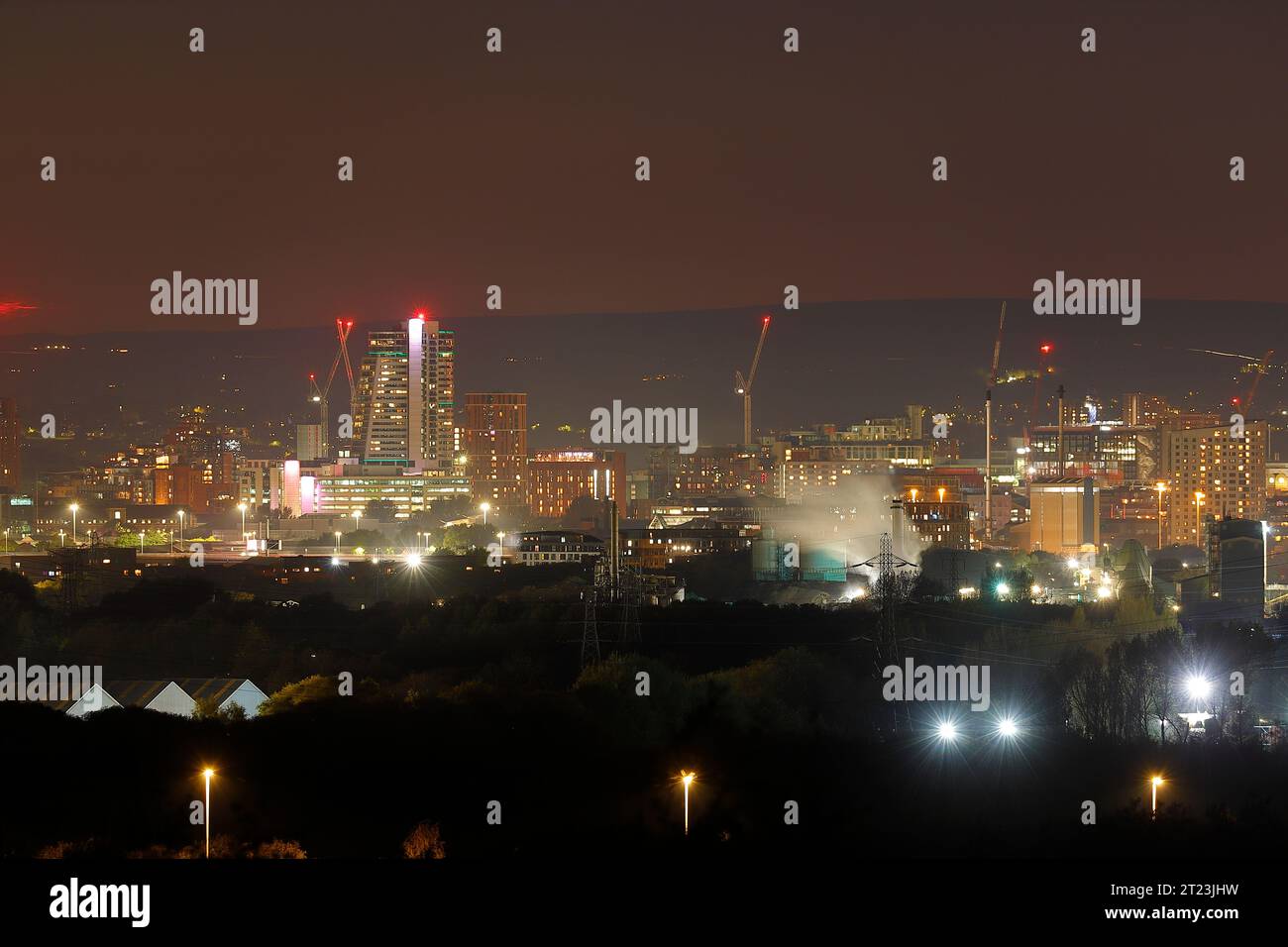Una vista dello skyline di Leeds con gli edifici Bridgewater Place e Candle House raffigurati a sinistra. Foto Stock