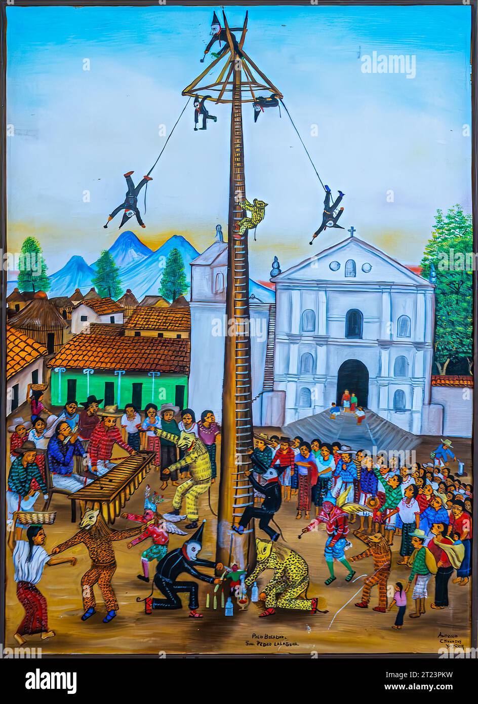 Guatemala, la Antigua - 20 luglio 2023: Musei di Finca la Azotea. Pittura, altalena pericolosa circolare alta contro il paesaggio nuvoloso blu. Scenario della zona fieristica, wisconsin Foto Stock