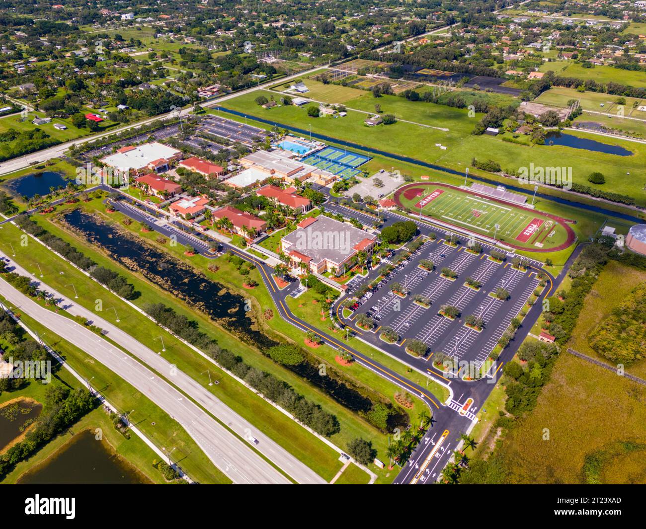 Pembroke Pines, Florida, USA - 15 ottobre 2023: Tour fotografico aereo con droni della Pines Charter School Pembroke Pines Florida Foto Stock