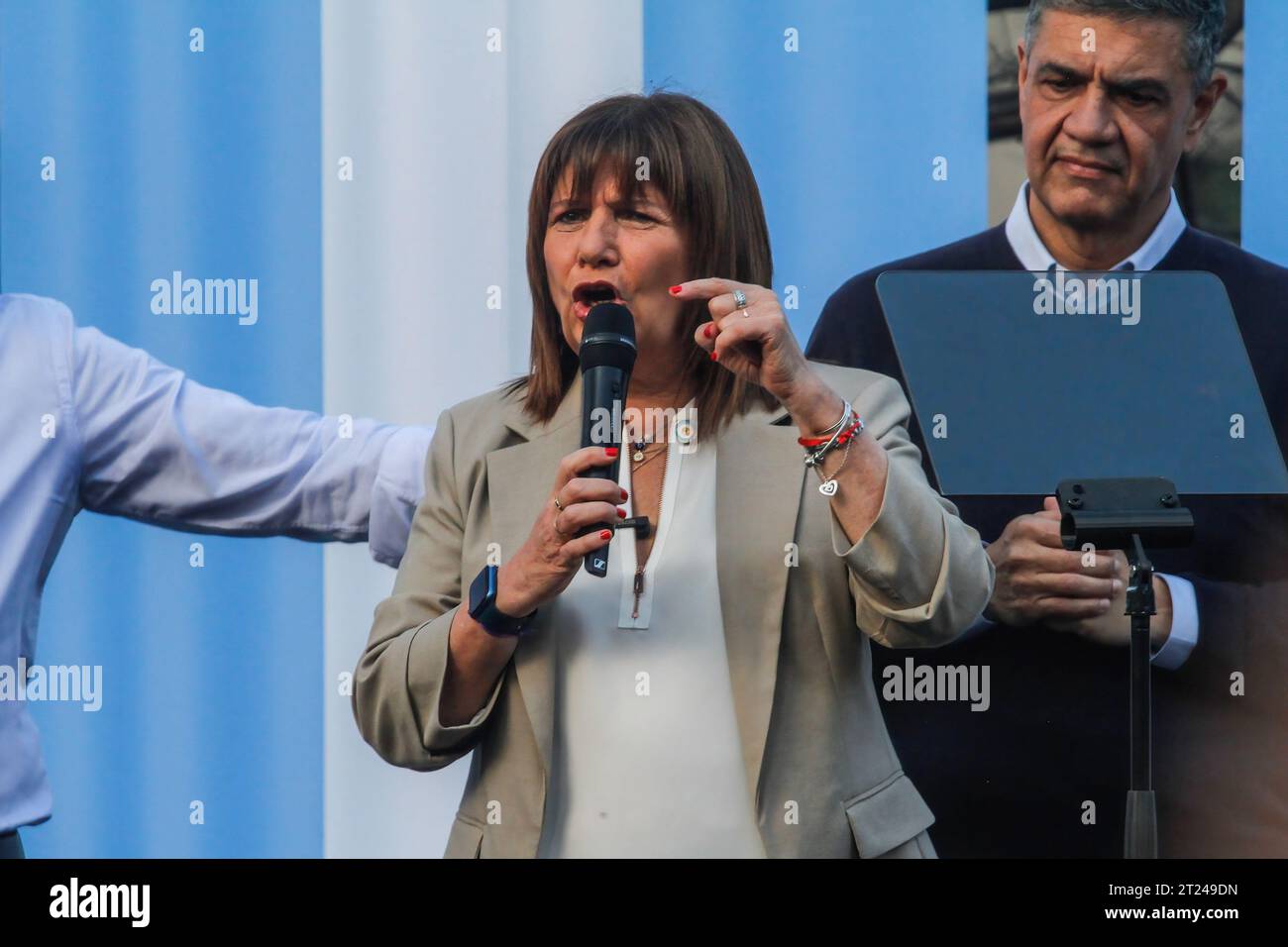 Barrancas De Belgrano, Argentina. 16 ottobre 2023. Patricia Bullrich parla durante la prima cerimonia di chiusura della sua campagna per le prossime elezioni presidenziali argentine. Prima chiusura della campagna di Patricia Bullrich in vista delle elezioni presidenziali argentine del 22 ottobre 2023. (Foto di Cristobal Basaure Araya/SOPA Images/Sipa USA) credito: SIPA USA/Alamy Live News Foto Stock