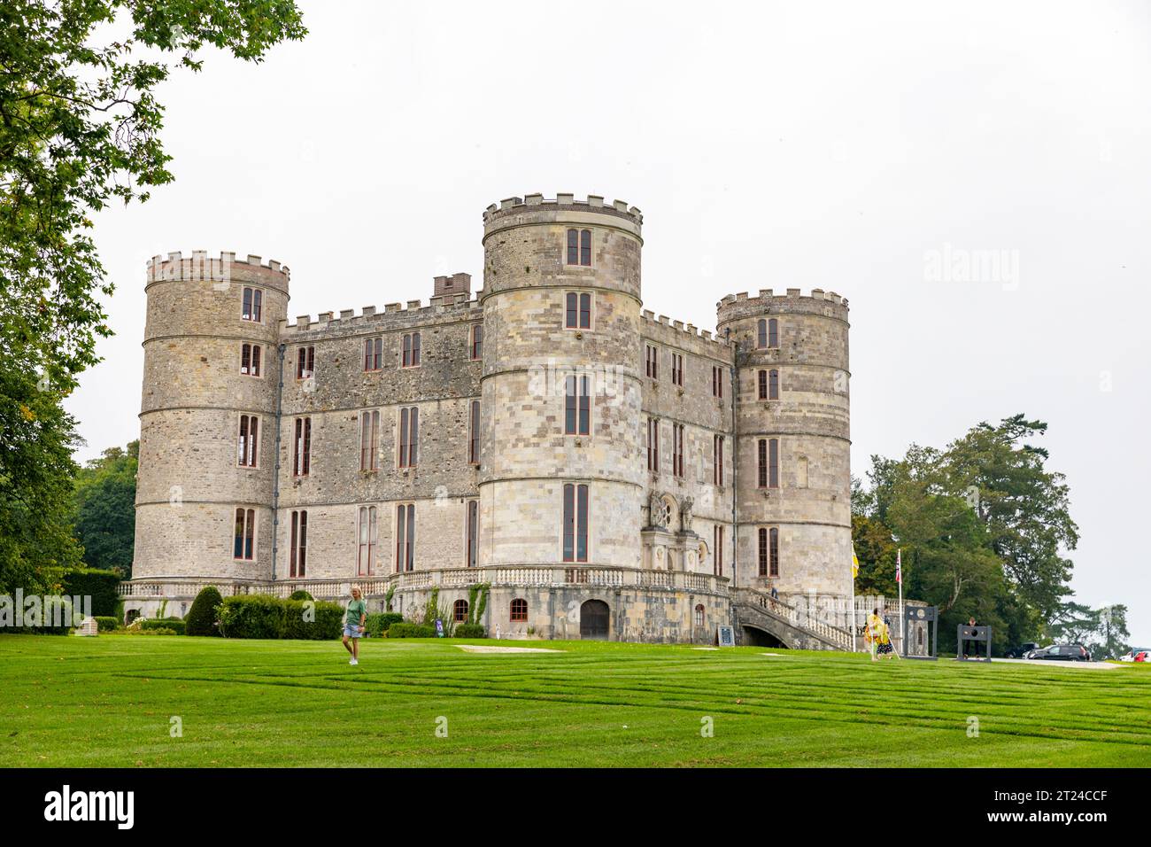 Castello di Lulworth nella parte orientale di lulworth Dorset, una fortezza in stile chalet di caccia del XVII secolo, patrimonio storico di grado 1, Inghilterra, Regno Unito, 2023 Foto Stock