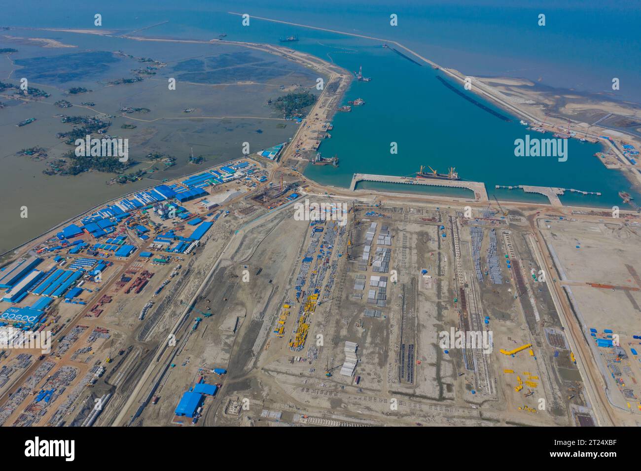 Il porto di Matarbari, in costruzione, è un porto di mare profondo a Matarbari, nel Maheshkhali Upazila del distretto di Bazar di Cox, Bangladesh. Foto Stock