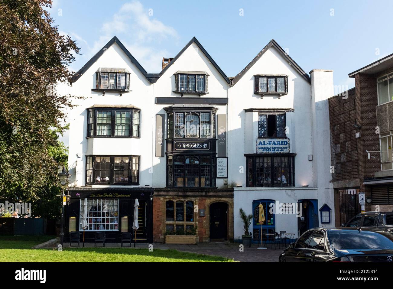 Three Gables Building, Cathedral Yard, Exeter, Devon, Regno Unito Foto Stock
