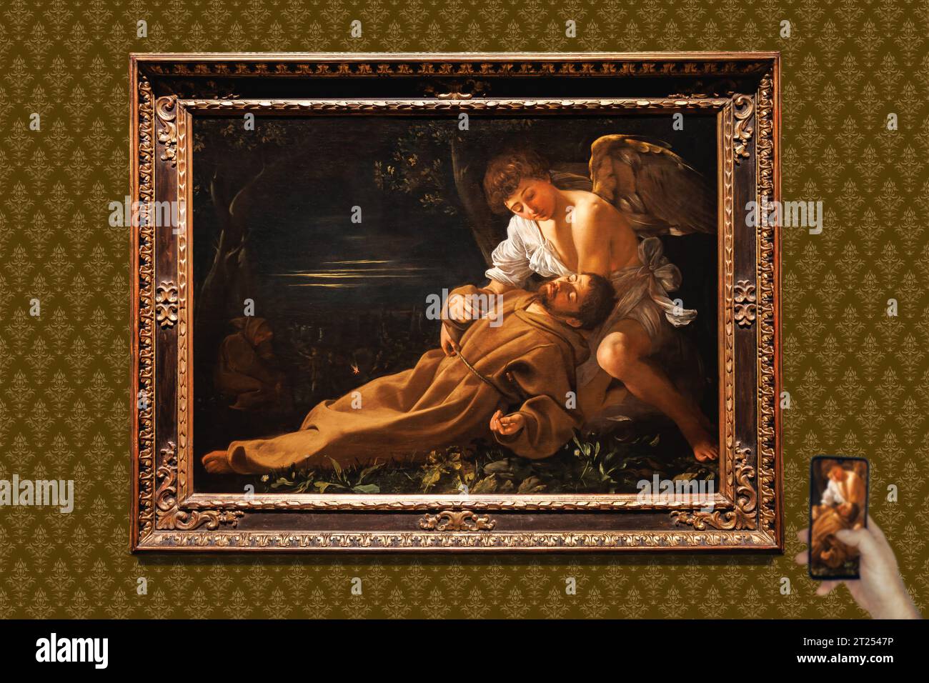 Londra, Regno Unito-19 maggio 2023: Il quadro di San Francesco d'Assisi in estasi che mostra un angelo che conforta il santo, dipinto da Michelangelo Merisi da Carav Foto Stock