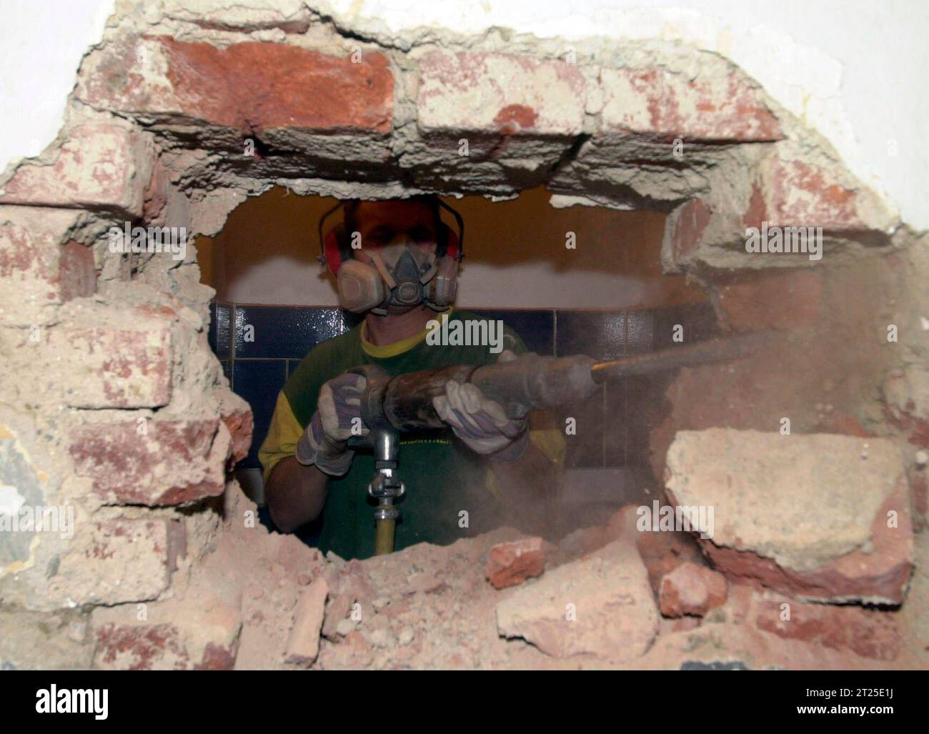 Demolizione di Un edificio e lavori di ristrutturazione nel settore delle costruzioni lavori di demolizione e ristrutturazione nella costruzione credito: Imago/Alamy Live News Foto Stock