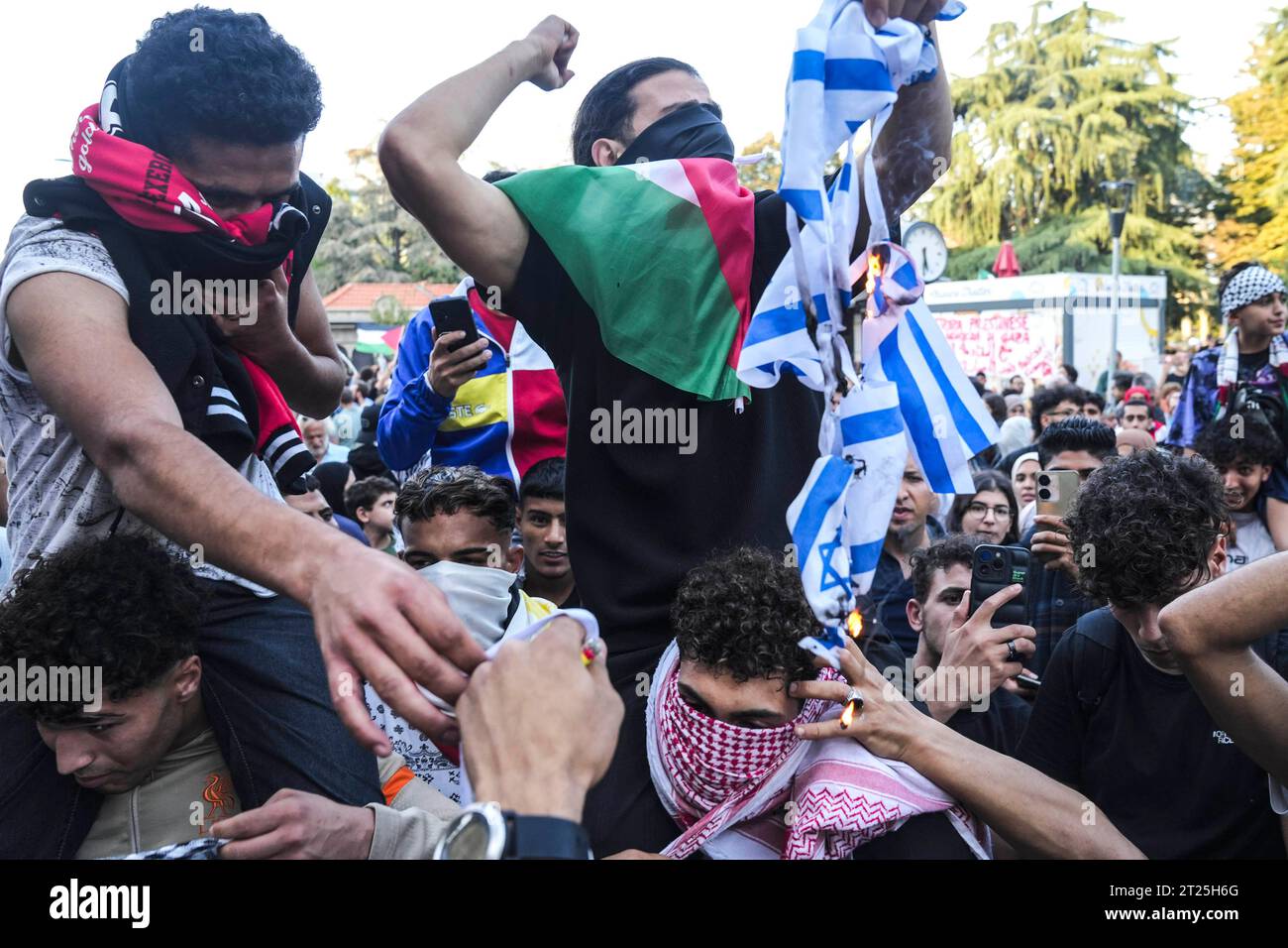 Italia, Milano, 14 ottobre 2023: Dimostrazione di solidarietà al popolo palestinese e contro il genocidio di Gaza da parte di Israele. Nella foto Foto Stock