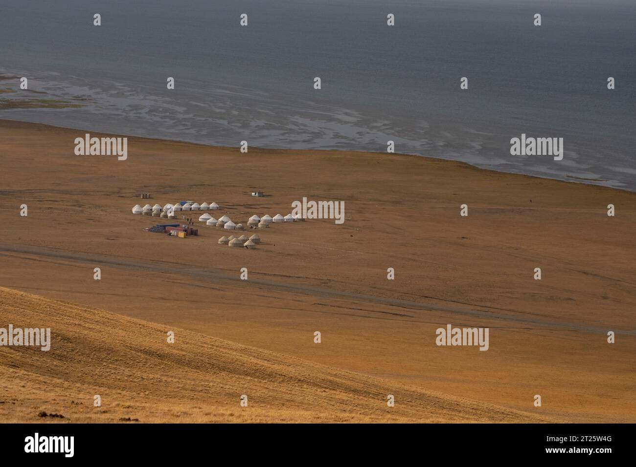 Yurts campo sul lago Song Kul in Kirghizistan Foto Stock