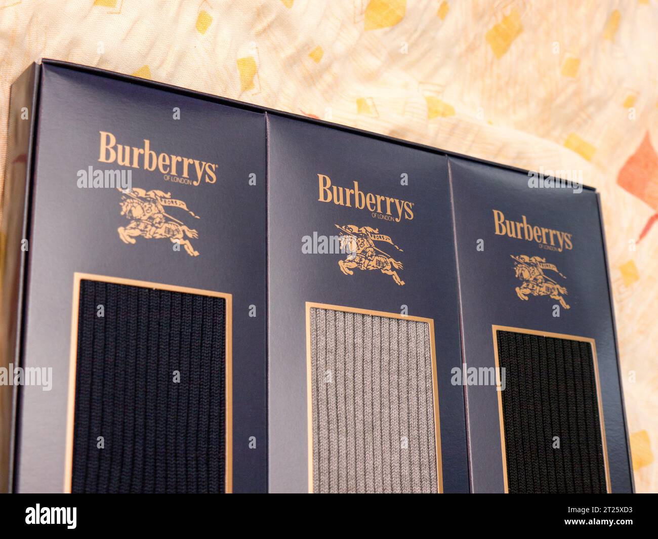 Calzini Burberrys. Burberry Group plc è una casa di moda di lusso britannica fondata nel 1856 da Thomas Burberry e con sede a Londra, in Inghilterra. Foto Stock