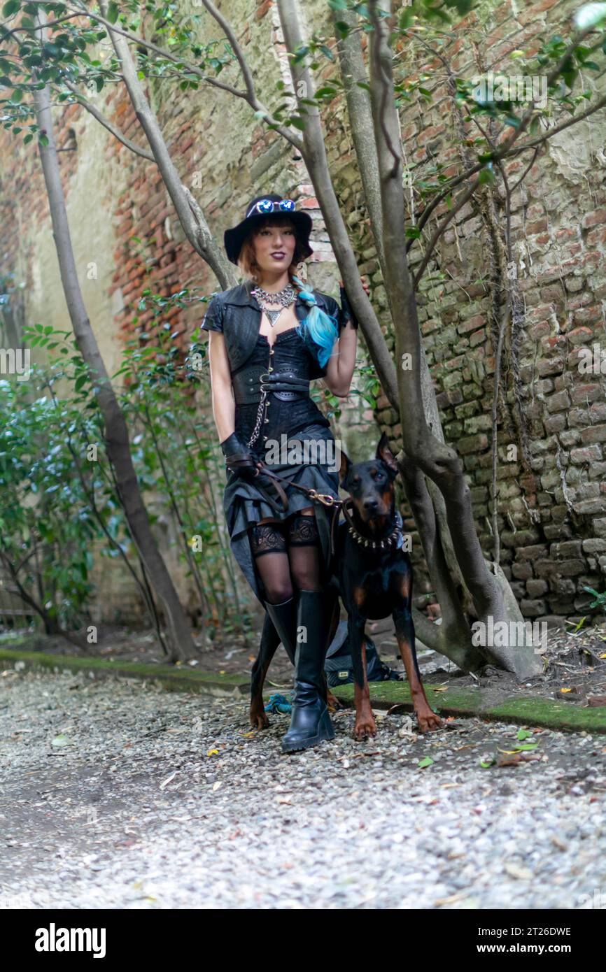 Lucca, Italia - 2018 10 31 : Lucca Comics evento cosplay gratuito intorno alla città Steampunk Girl. Foto di alta qualità Foto Stock