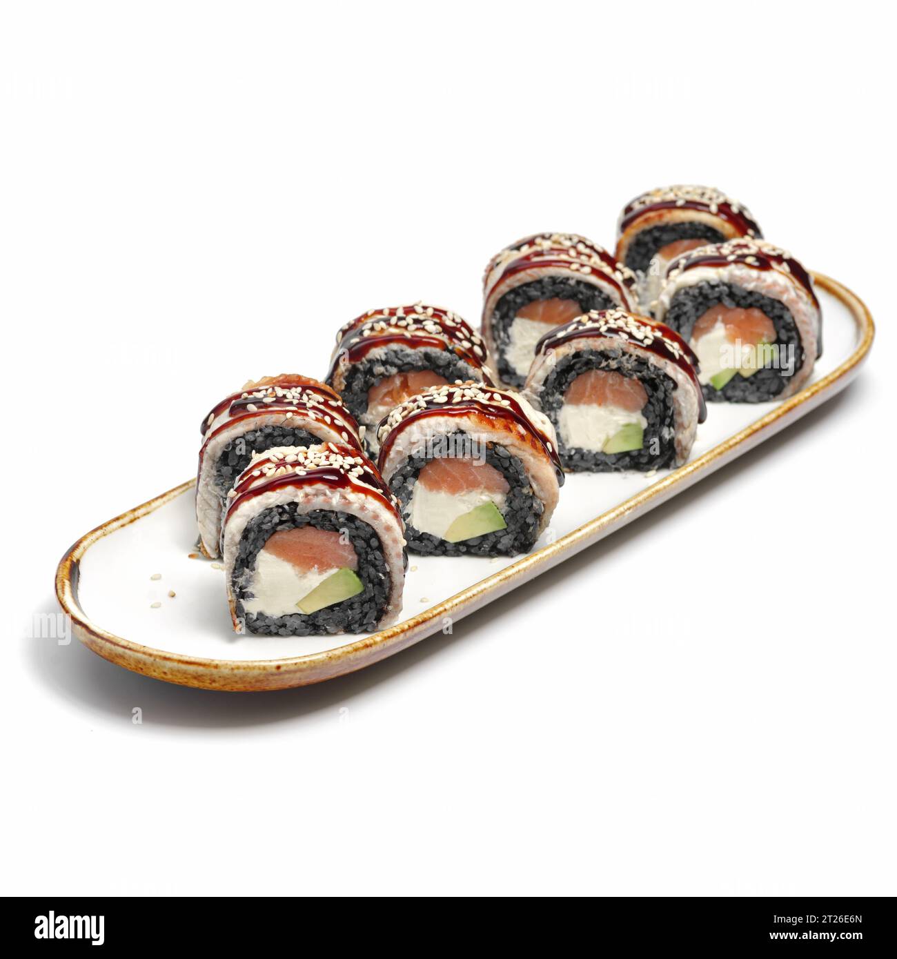 Il sushi ha impostato canada e riso nero su uno sfondo bianco e selettivo. Cucina giapponese. Menu sushi. Foto Stock