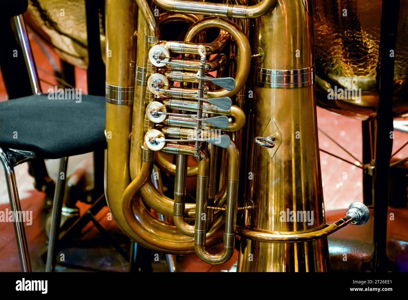 Immagine di uno strumento in ottone di una tuba per orchestra sinfonica Foto Stock