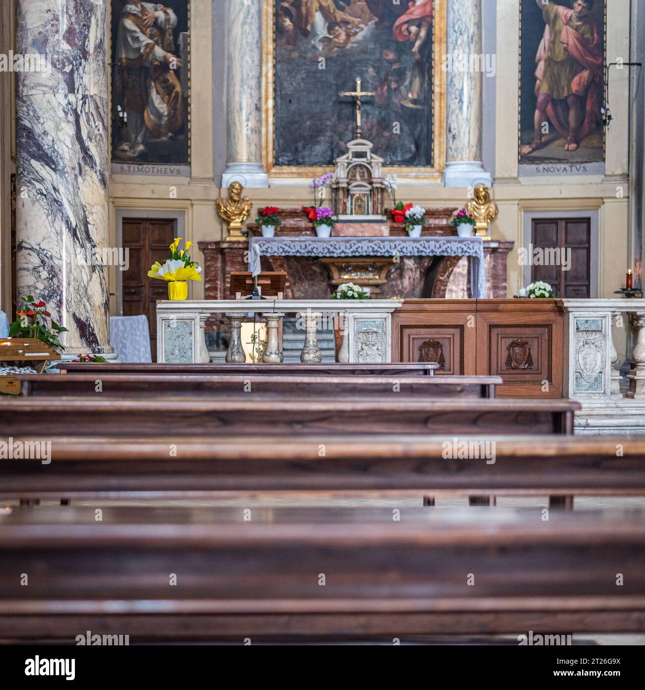 Roma, Italia - 15 febbraio 2023: Altare interno della Basilica di Santa Pudenziana, la chiesa più antica di Roma Foto Stock