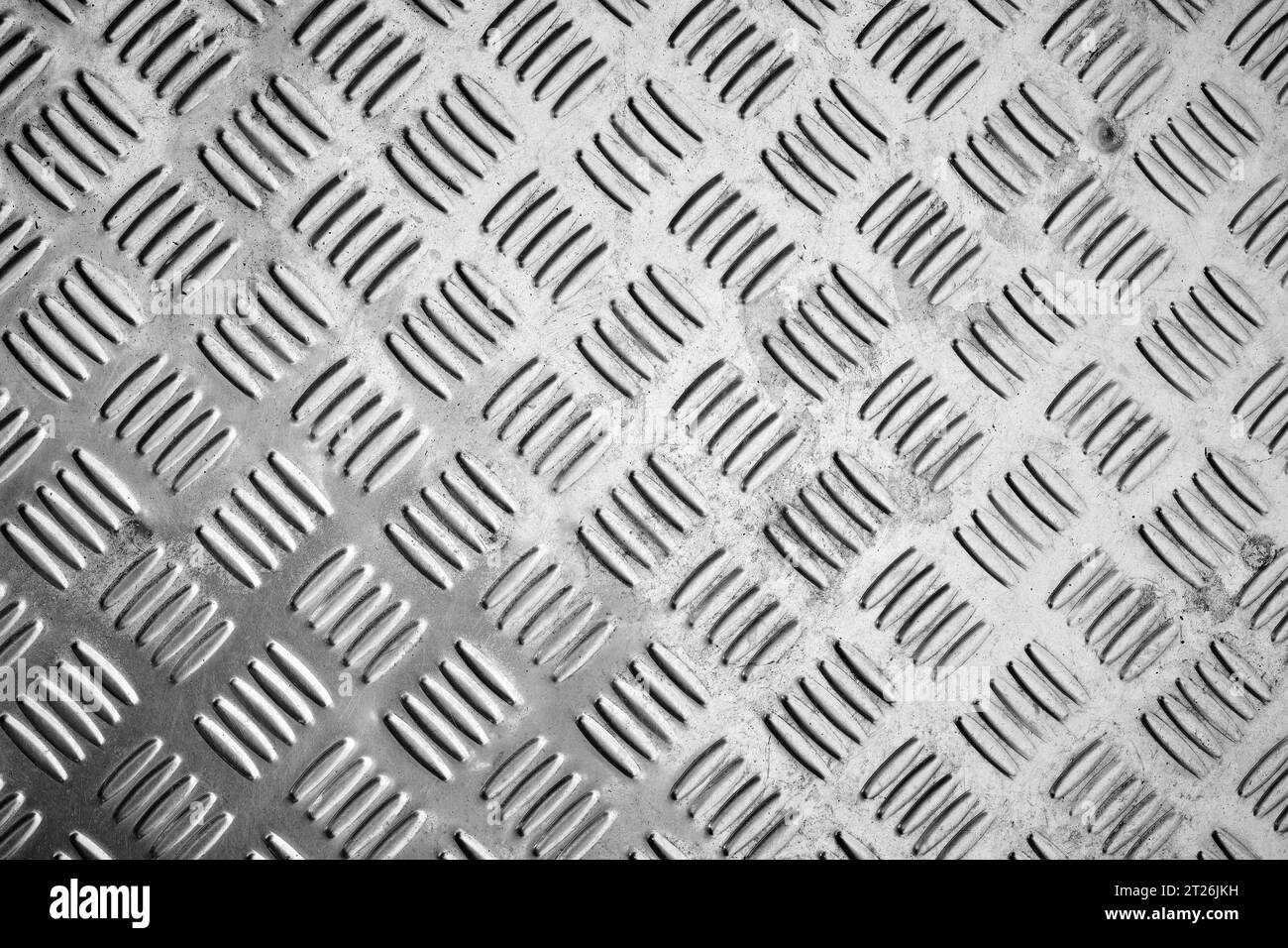 Piastra diamantata sporca, piastra a scacchi, piastra battitacco a tratteggio trasversale struttura in lamiera di metallo senza cuciture. Foto Stock