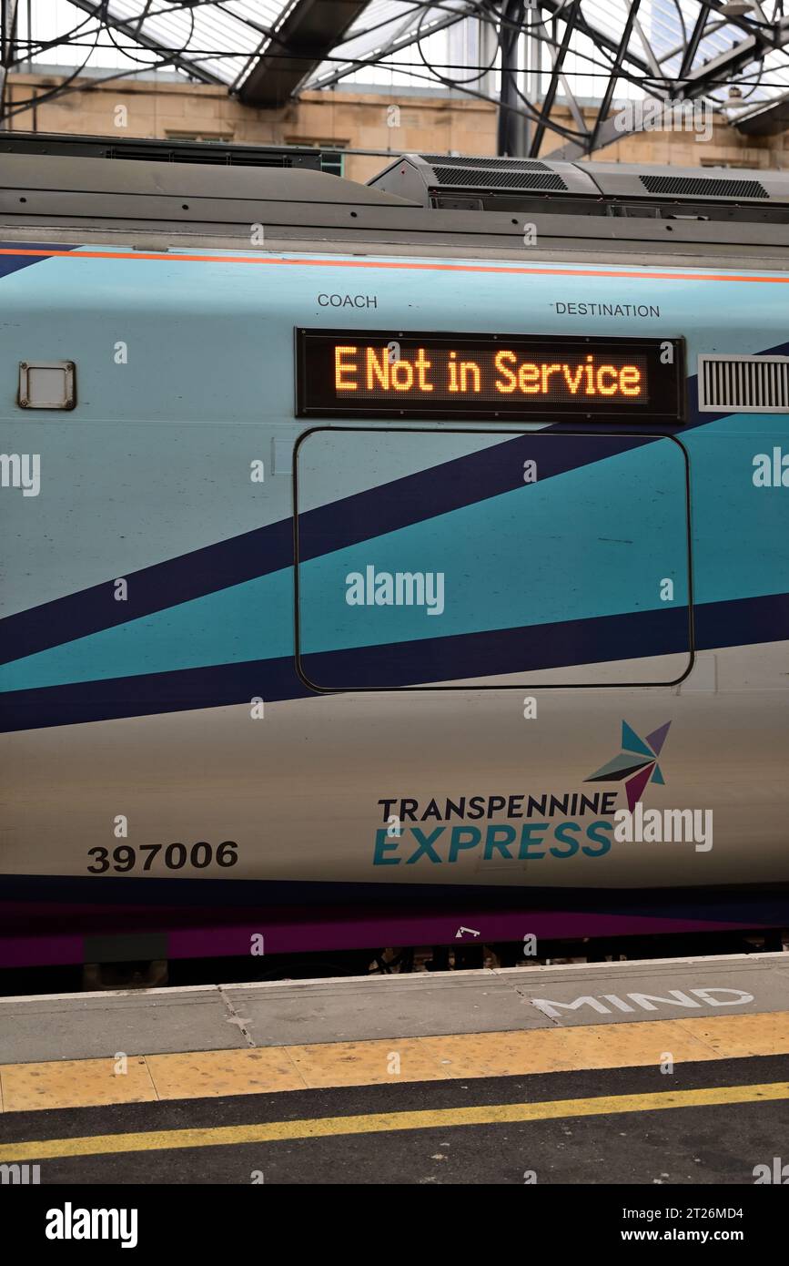 Treno non in servizio. TransPennine Express classe 397 No 397006 accanto al binario presso la stazione Carlisle Citadel. Foto Stock