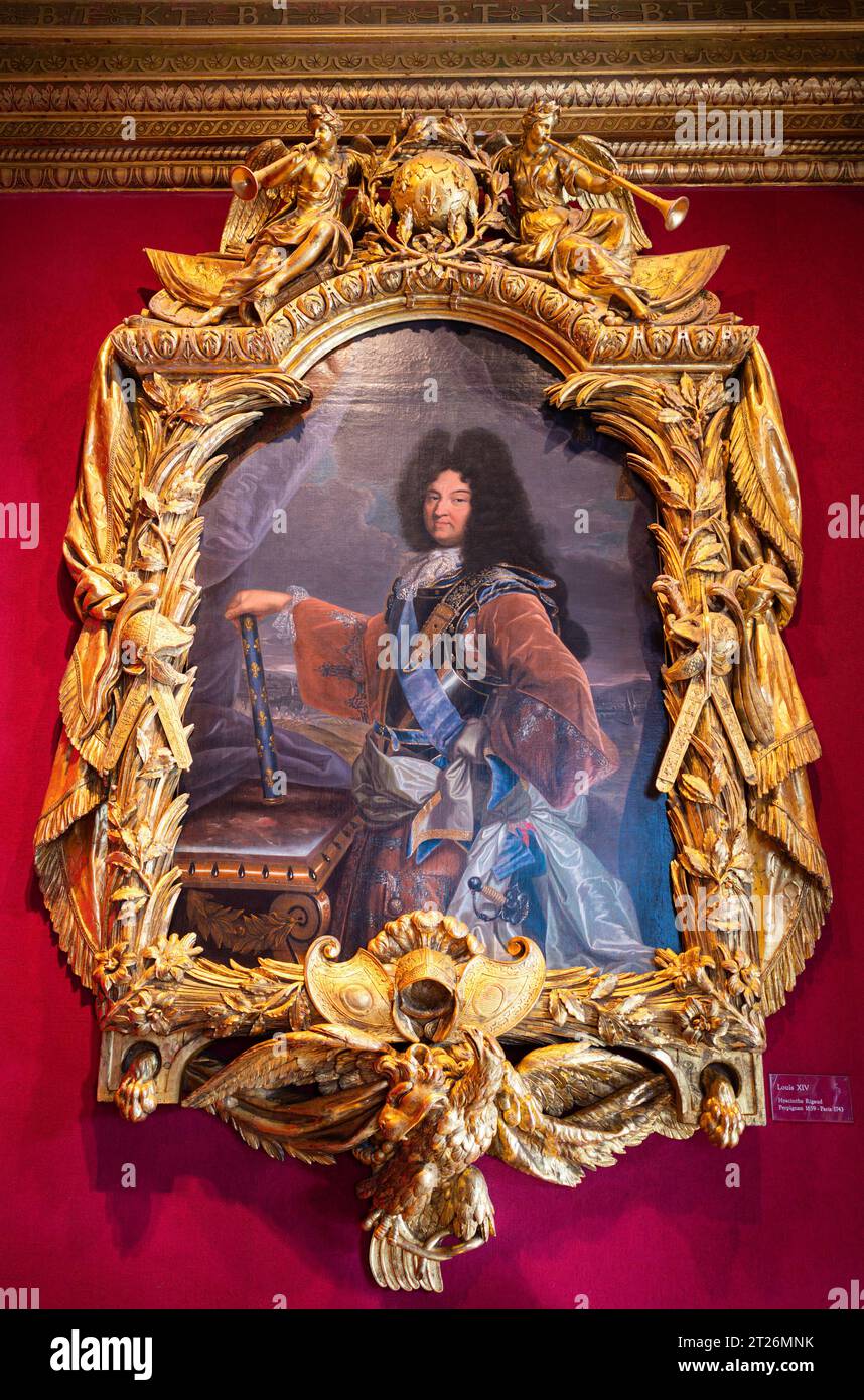 Chenonceaux, Francia - 12 agosto 2023: Ritratto del re francese Luigi XIV Dall'artista Hyacinthe Rigaud - esposto nel castello di Chenonceau Foto Stock