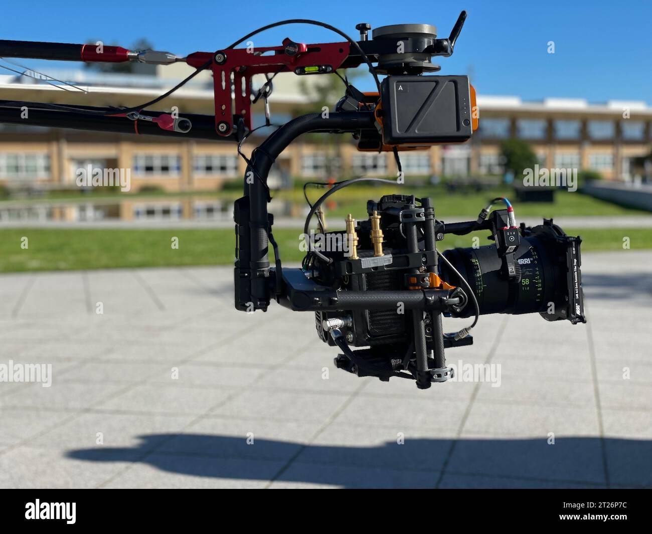 videocamera appesa a una gru cinematografica Foto Stock