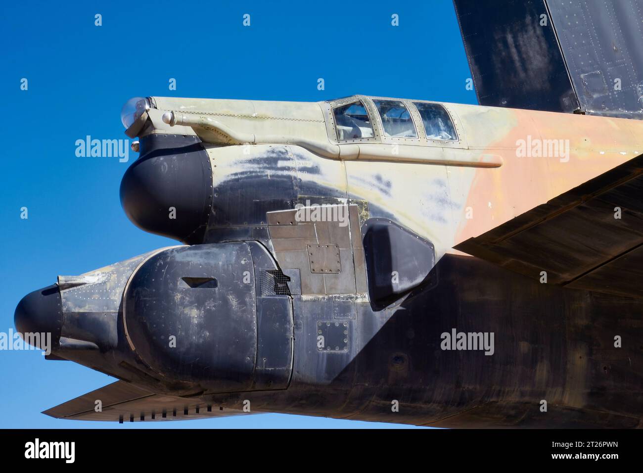 La pistola a coda "Quad" (4 x .50") è montata su Un Boeing B-52 Stratofortress, conservata al Pima Air & Space Museum. Foto Stock La pistola a coda "Quad" (4 x .50") è montata su Un Boeing B-52 Stratofortress, conservata al Pima Air & Space Museum. Foto Stock