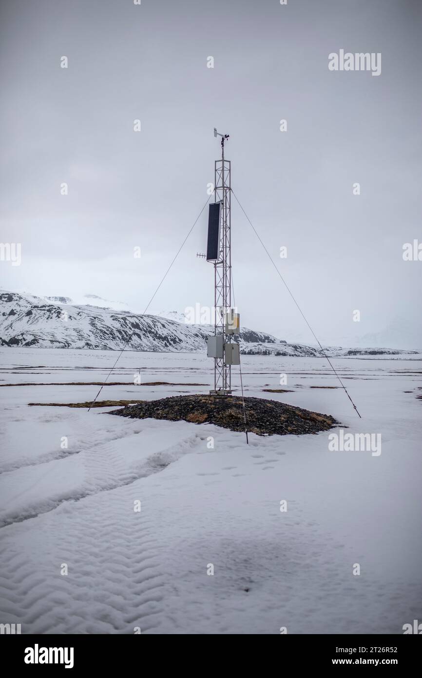 Stazione meteorologica a Kvísker, il luogo più ventoso dell'Islanda. Sud-est dell'Islanda. Foto Stock