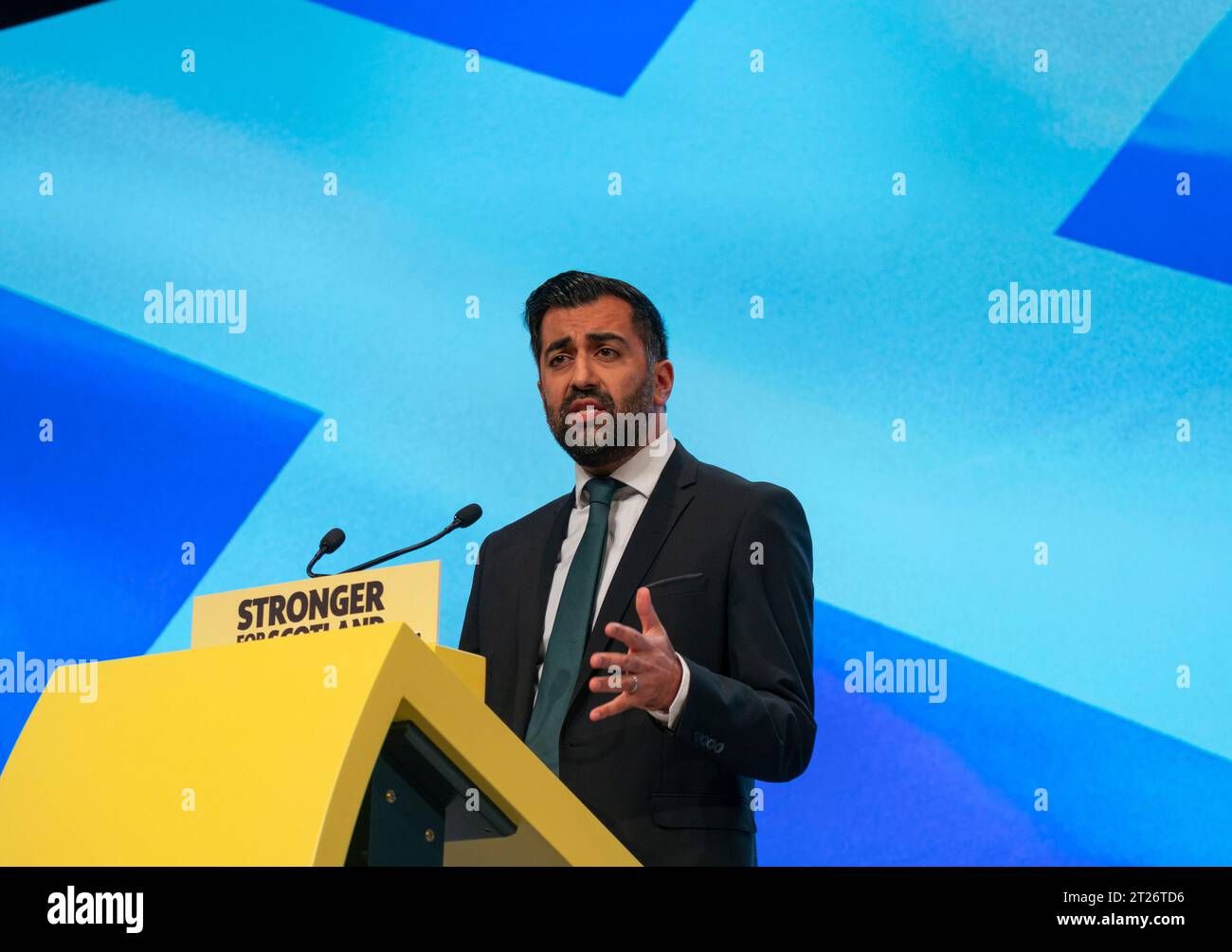 Aberdeen, Scozia, Regno Unito. 17 ottobre 2023. Discorso di chiusura del primo Ministro Humza Yousaf nell'ultimo giorno della 89a conferenza annuale SNP presso l'arena P&J Live di Aberdeen . Iain Masterton/Alamy Live News Foto Stock