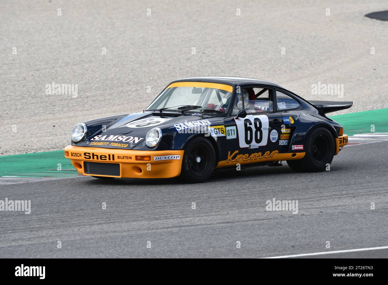 Scarperia, 2 aprile 2023: Porsche 911 Carrera RSR 3,0 dell'anno 1974 in azione durante il Mugello Classic 2023 sul circuito del Mugello in Italia. Foto Stock