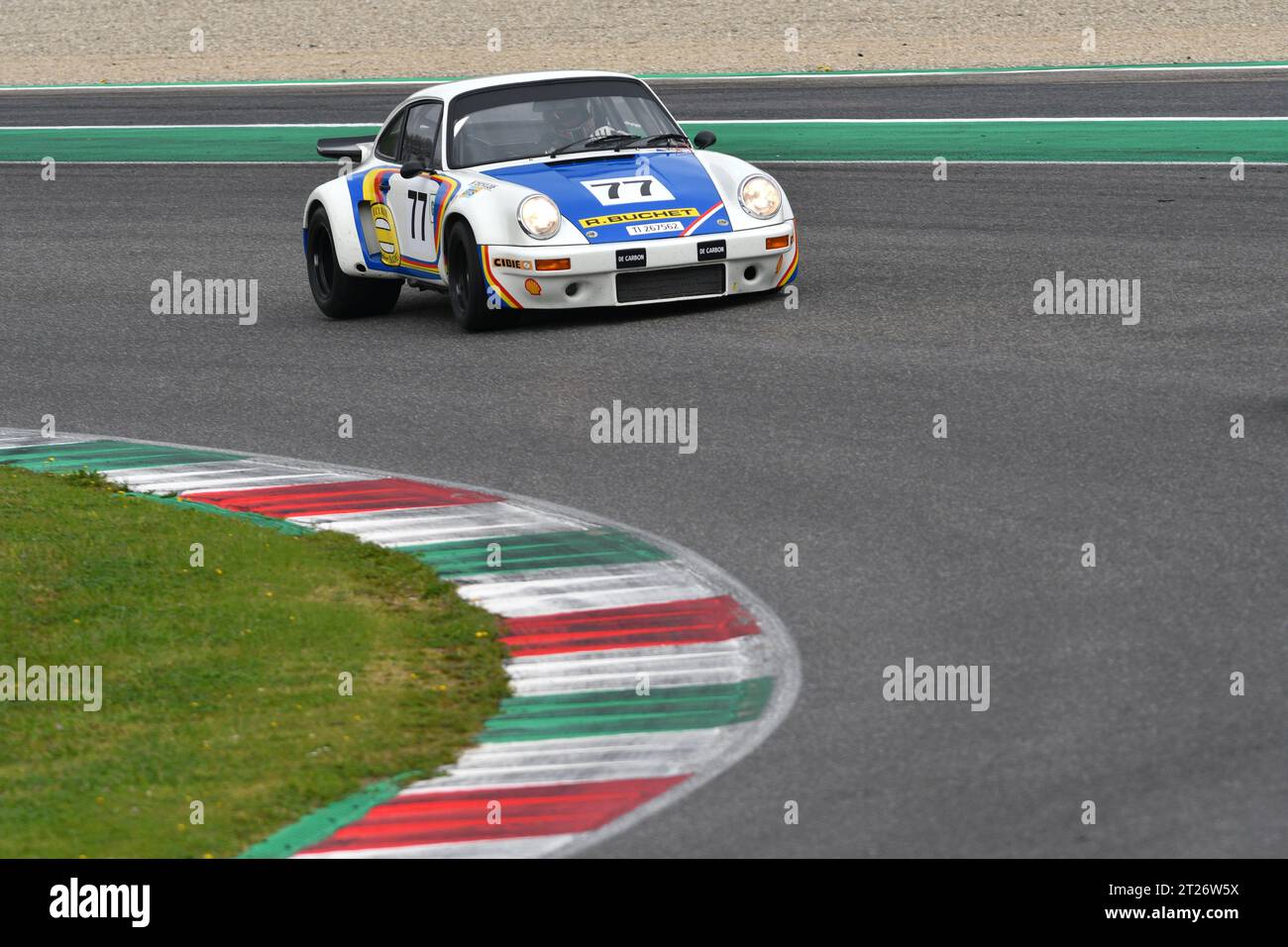 Scarperia, 2 aprile 2023: Porsche 911 Carrera RSR 3,0 dell'anno 1974 in azione durante il Mugello Classic 2023 sul circuito del Mugello in Italia. Foto Stock