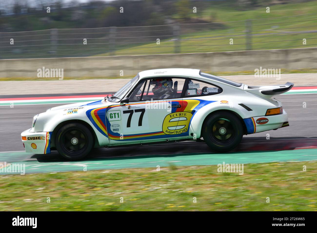 Scarperia, 2 aprile 2023: Porsche 911 Carrera RSR 3,0 dell'anno 1974 in azione durante il Mugello Classic 2023 sul circuito del Mugello in Italia. Foto Stock