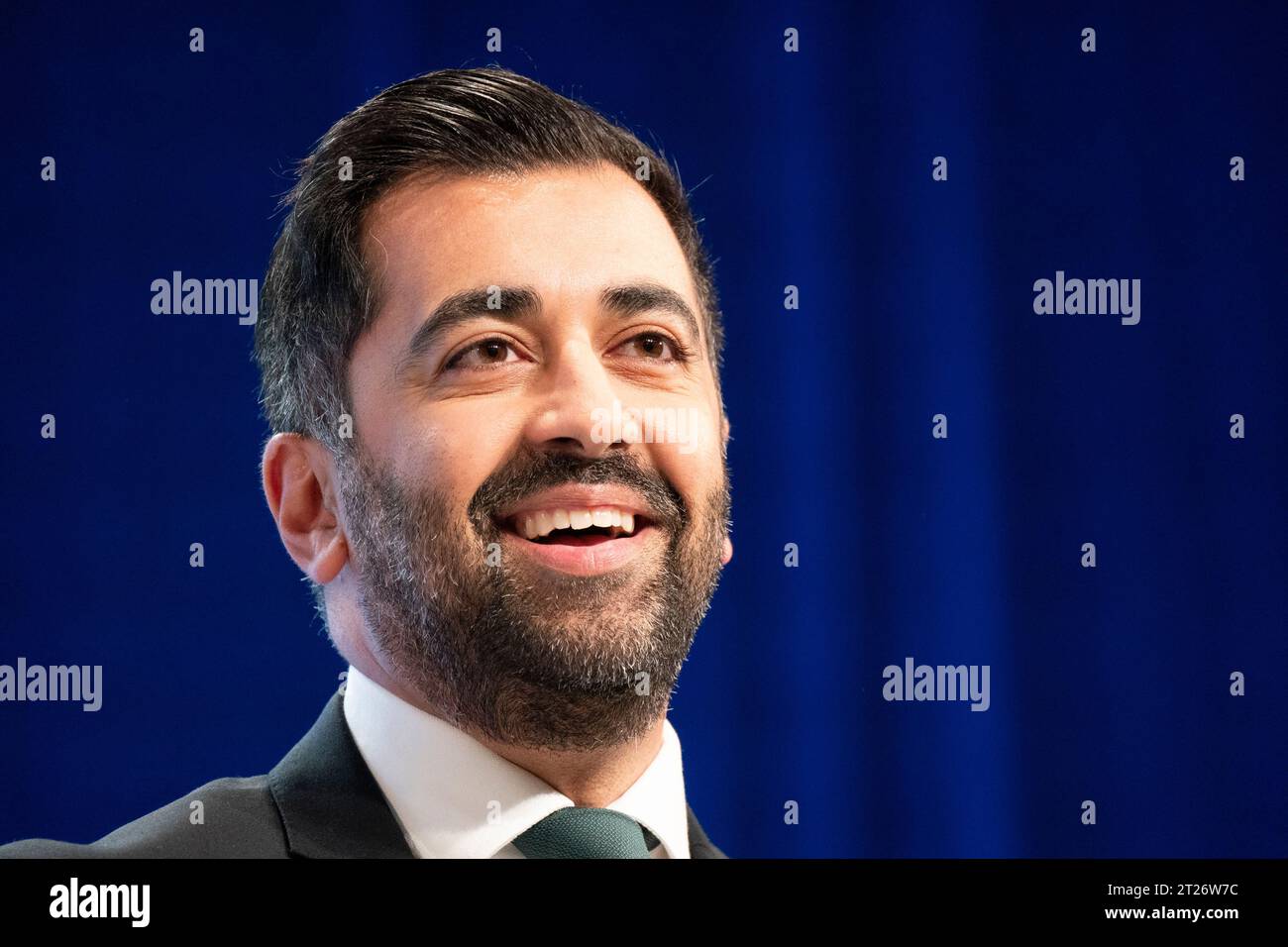 Aberdeen, Scozia, Regno Unito. 17 ottobre 2023. Discorso di chiusura del primo Ministro Humza Yousaf nell'ultimo giorno della 89a conferenza annuale SNP presso l'arena P&J Live di Aberdeen . Iain Masterton/Alamy Live News Foto Stock