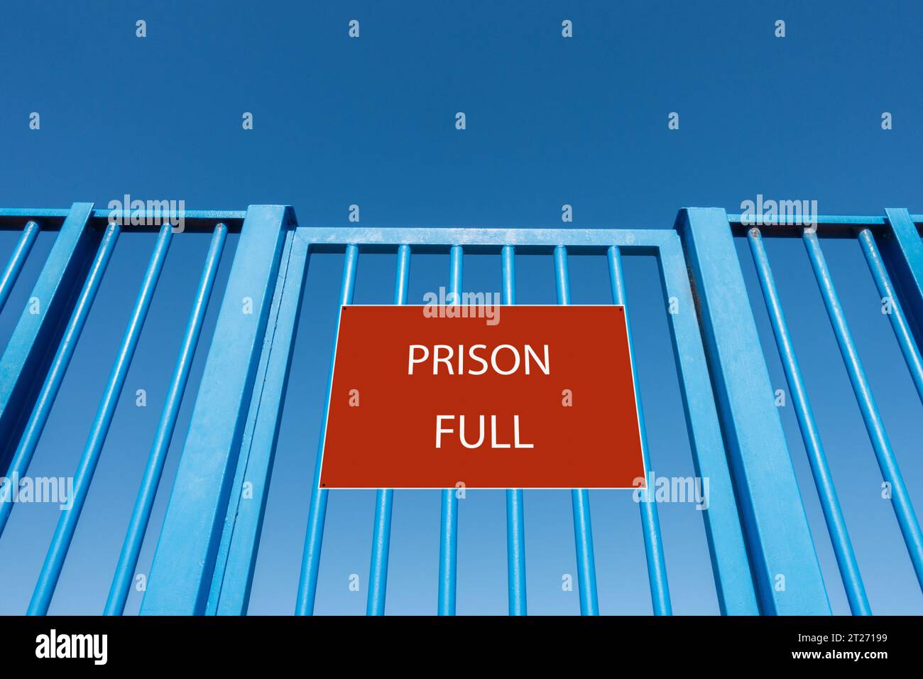 Cartello completo della prigione sulla recinzione d'acciaio. Foto Stock