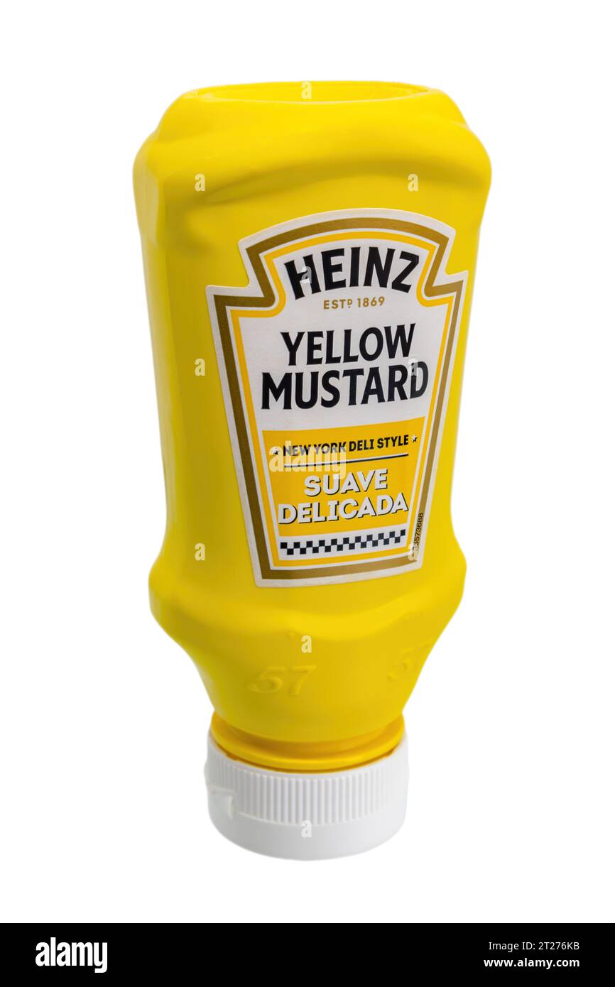 Huelva, Spagna - 17 ottobre 2023: Una bottiglia di senape gialla Heinz, introdotta nel 1904 da Francis French come senape gialla classica francese, Foto Stock