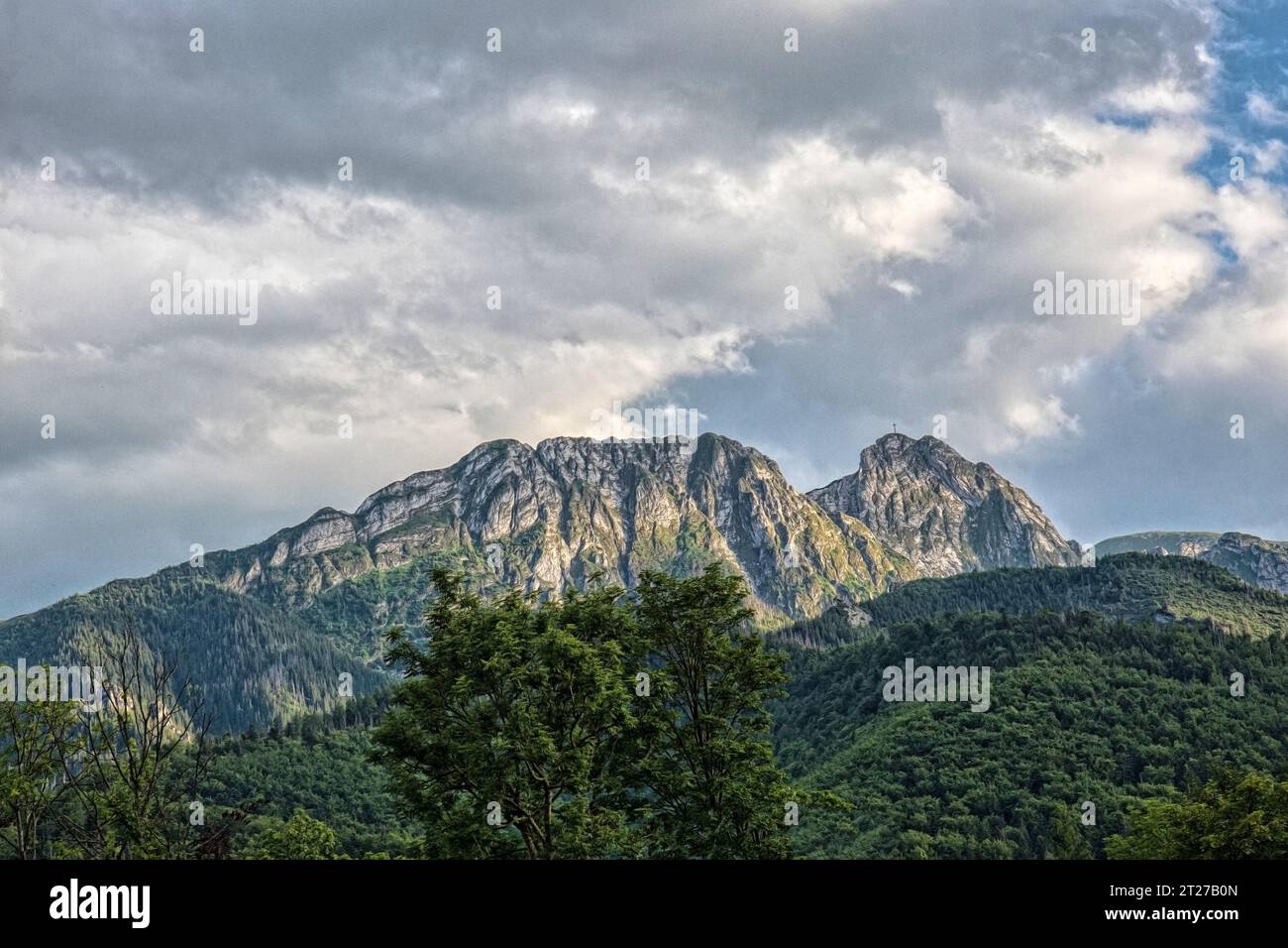 Vista sul monte Giewont nei monti Tatra polacchi Foto Stock