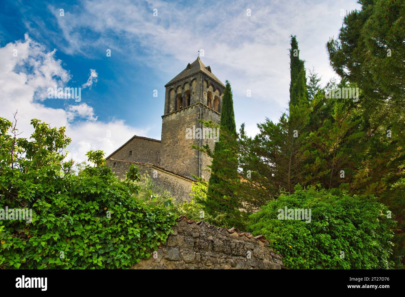 Una fotografia della splendida chiesa "Église Saint-Hilaire de Viens" Foto Stock