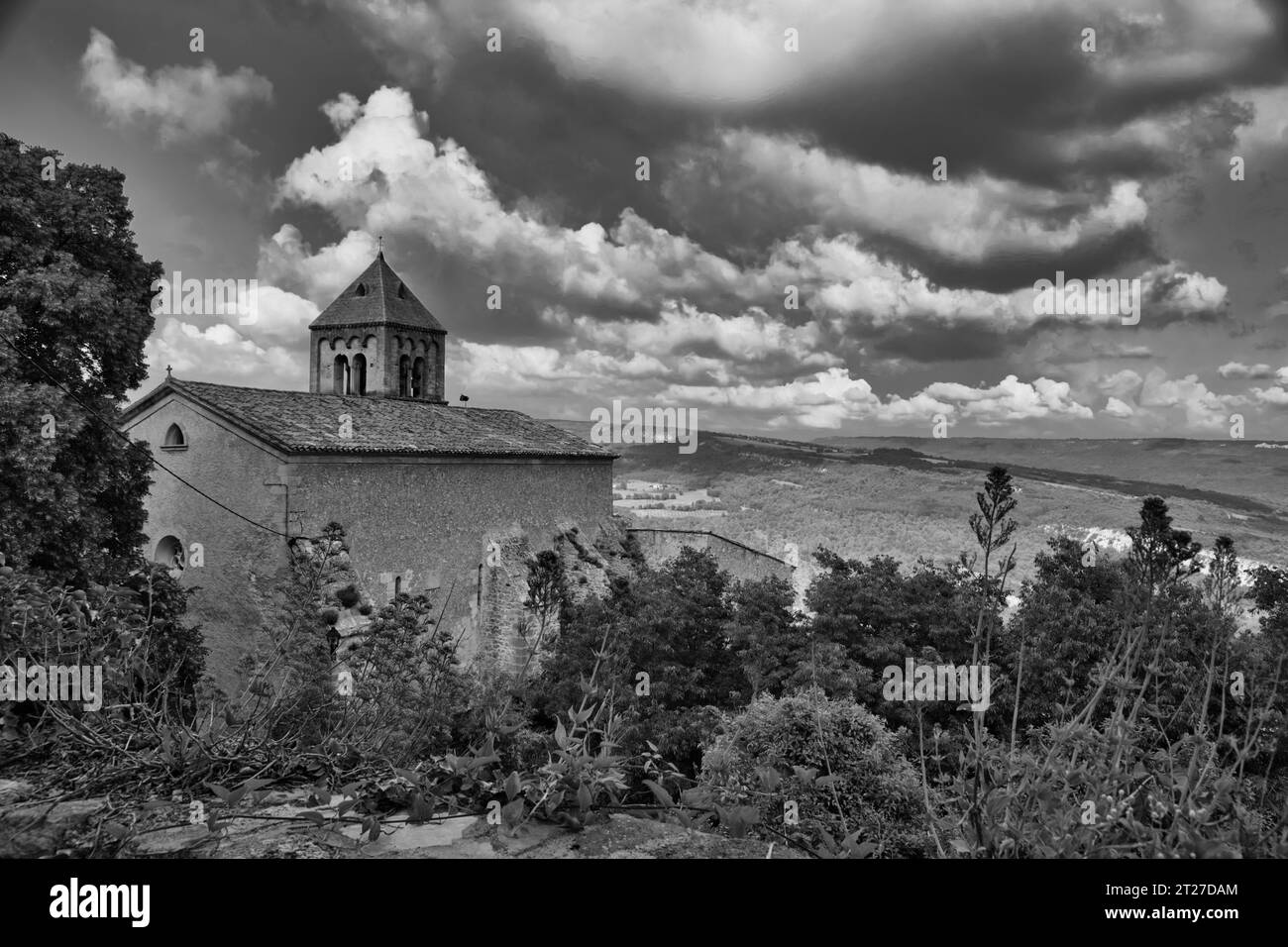 Una fotografia della splendida chiesa "Église Saint-Hilaire de Viens" Foto Stock