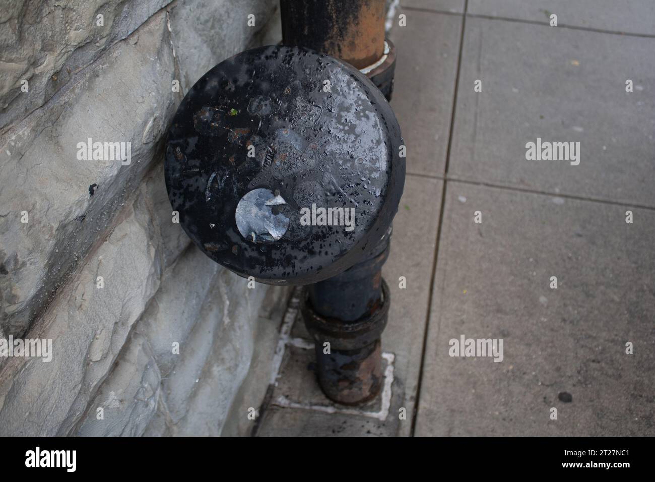 coperchio del tubo dell'acqua prelevato a colpo ravvicinato Foto Stock