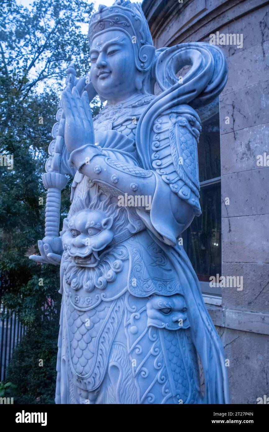 statua del buddha sul pendio del brooklyn park di new york Foto Stock
