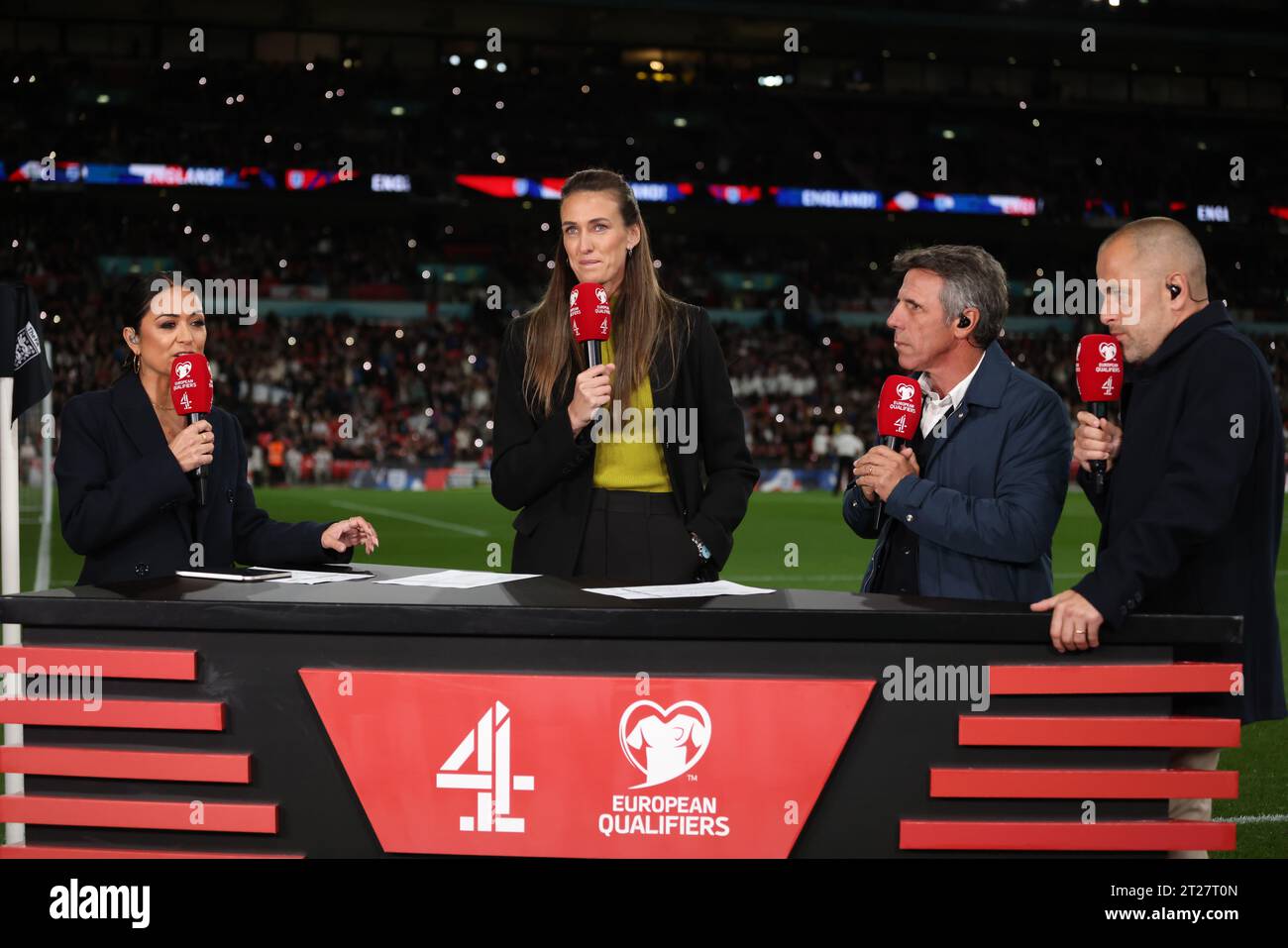 Londra, Regno Unito. 17 ottobre 2023. Il presentatore di Channel 4 Jules Breach, e gli esperti Jill Scott, Gianfranco Zola e Joe Cole, alla partita di qualificazione Inghilterra contro Italia UEFA Euro 2024 al Wembley Stadium, Londra, Regno Unito, il 17 ottobre 2023. Credito: Paul Marriott/Alamy Live News Foto Stock