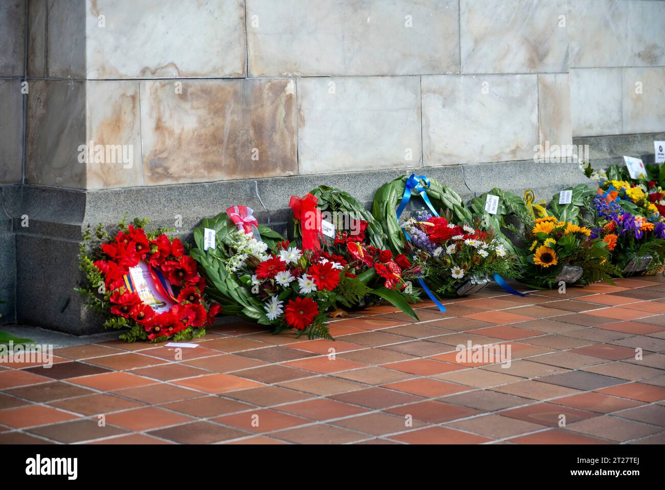 Giorno di ANZAC osservato al cenotafio di Wellington Foto Stock