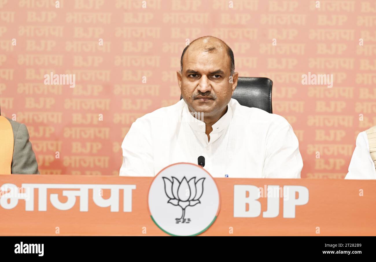 Nuova Delhi, India. 17 ottobre 2023. NUOVA DELHI, INDIA - 17 OTTOBRE: Il presidente del Rajasthan BJP CP Joshi presso la sede centrale della BJP, il 17 ottobre 2023 a nuova Delhi, India. Vishvaraj Singh Mewar, un discendente del venerato Maharana Pratap, e Bhawani Singh Kalvi, il cui padre servì come capo dell'esercito di Karauli, sono ufficialmente diventati membri del BJP. (Foto di Sanjeev Verma/Hindustan Times/Sipa USA) credito: SIPA USA/Alamy Live News Foto Stock