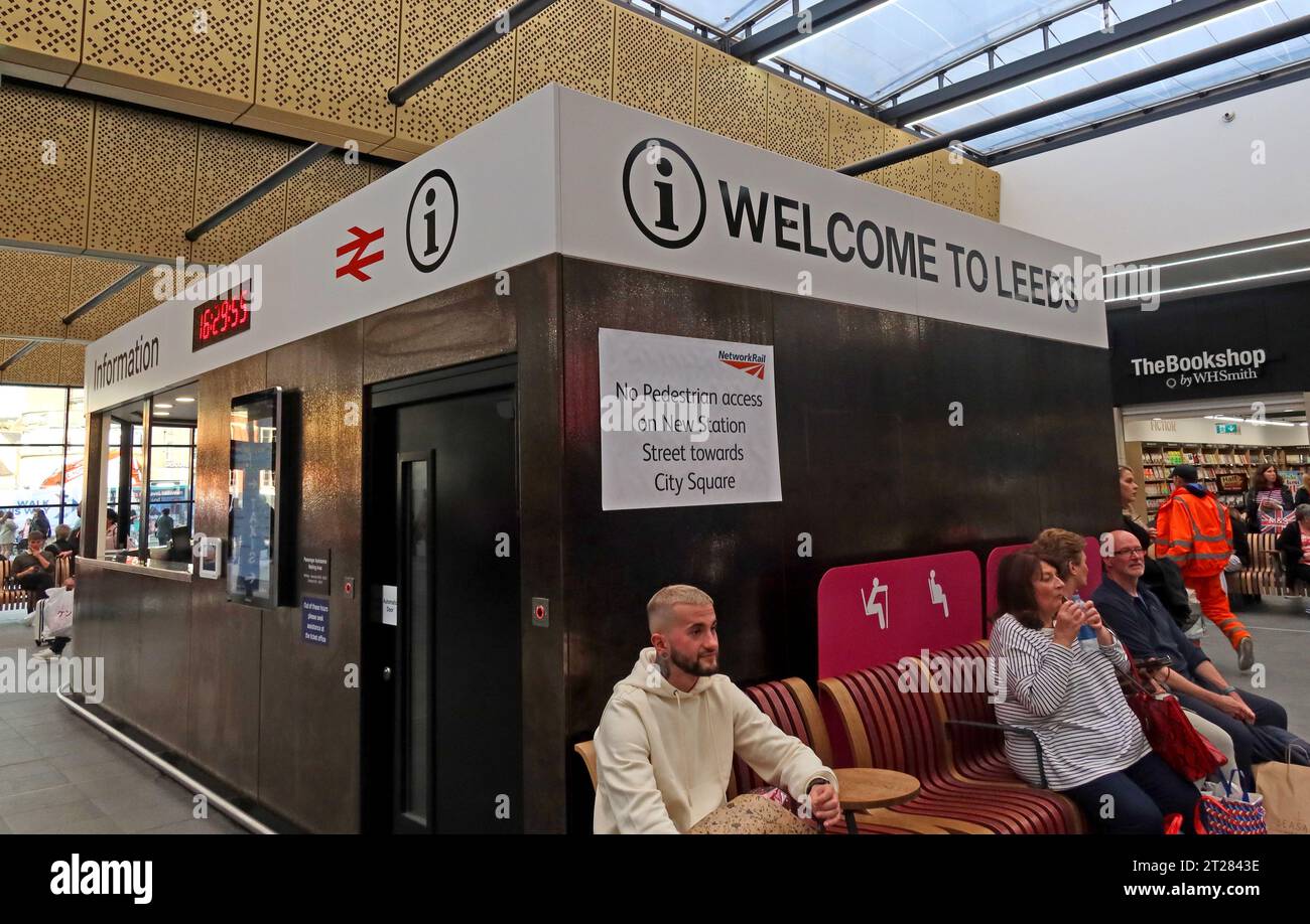Benvenuti al chiosco informazioni di Leeds presso New Station St, Leeds, Yorkshire, Inghilterra, LS1 4DY Foto Stock