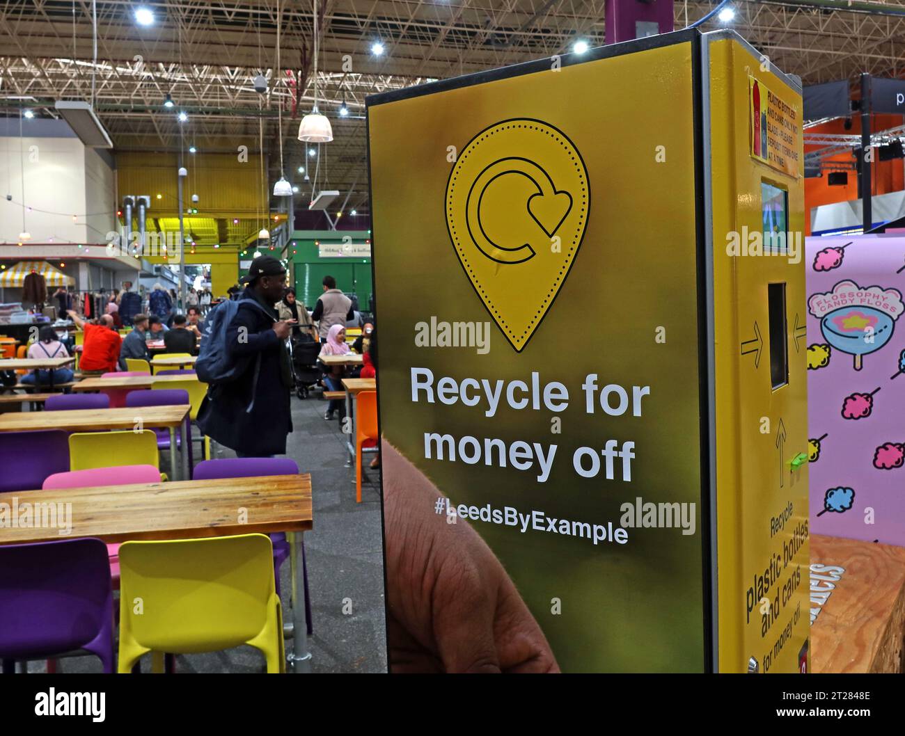 LYC Recycle for Money Off - LeedsByExample - Leeds City Kirkgate Markets, Leeds Kirkgate Market, Kirkgate, Leeds, West Yorkshire, INGHILTERRA, REGNO UNITO, LS2 7HN Foto Stock
