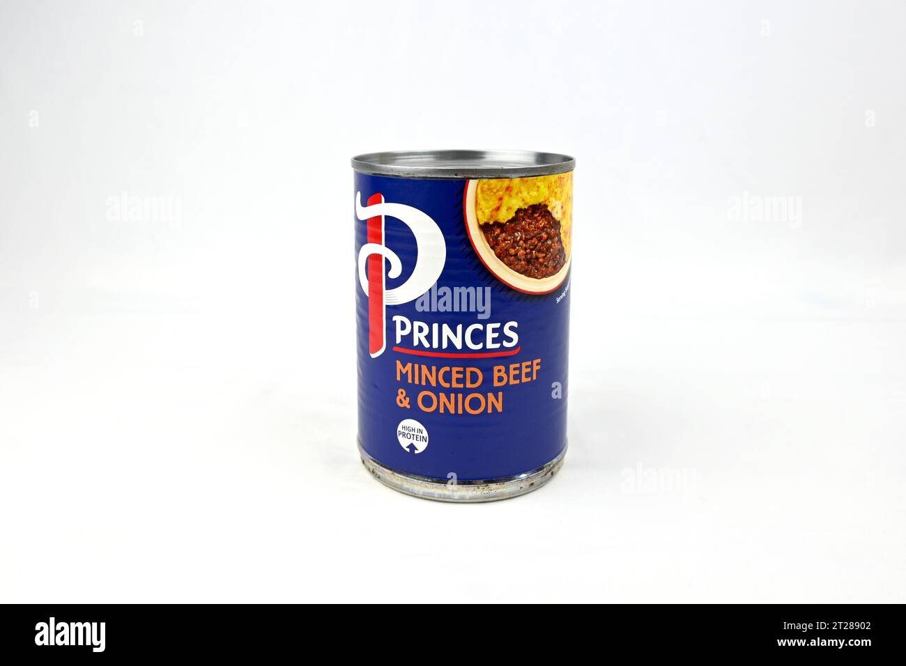 Princes Mint Beef with Onions in gravy – Wales, UK – 10 ottobre 2023 Foto Stock