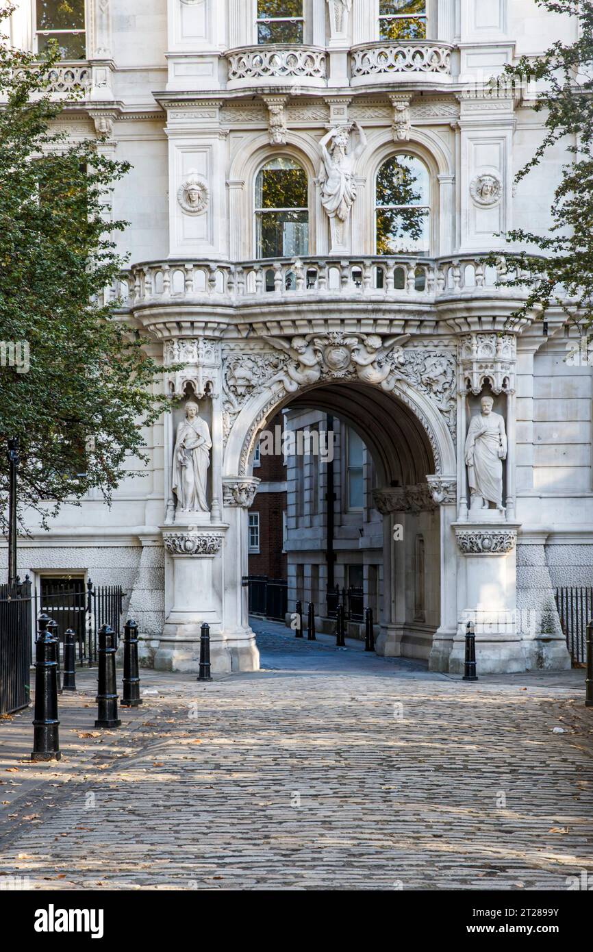 L'ingresso a Temple Lane e alle Inns of Court e Middle Temple Hall, Middle Temple Lane, Londra, Regno Unito Foto Stock