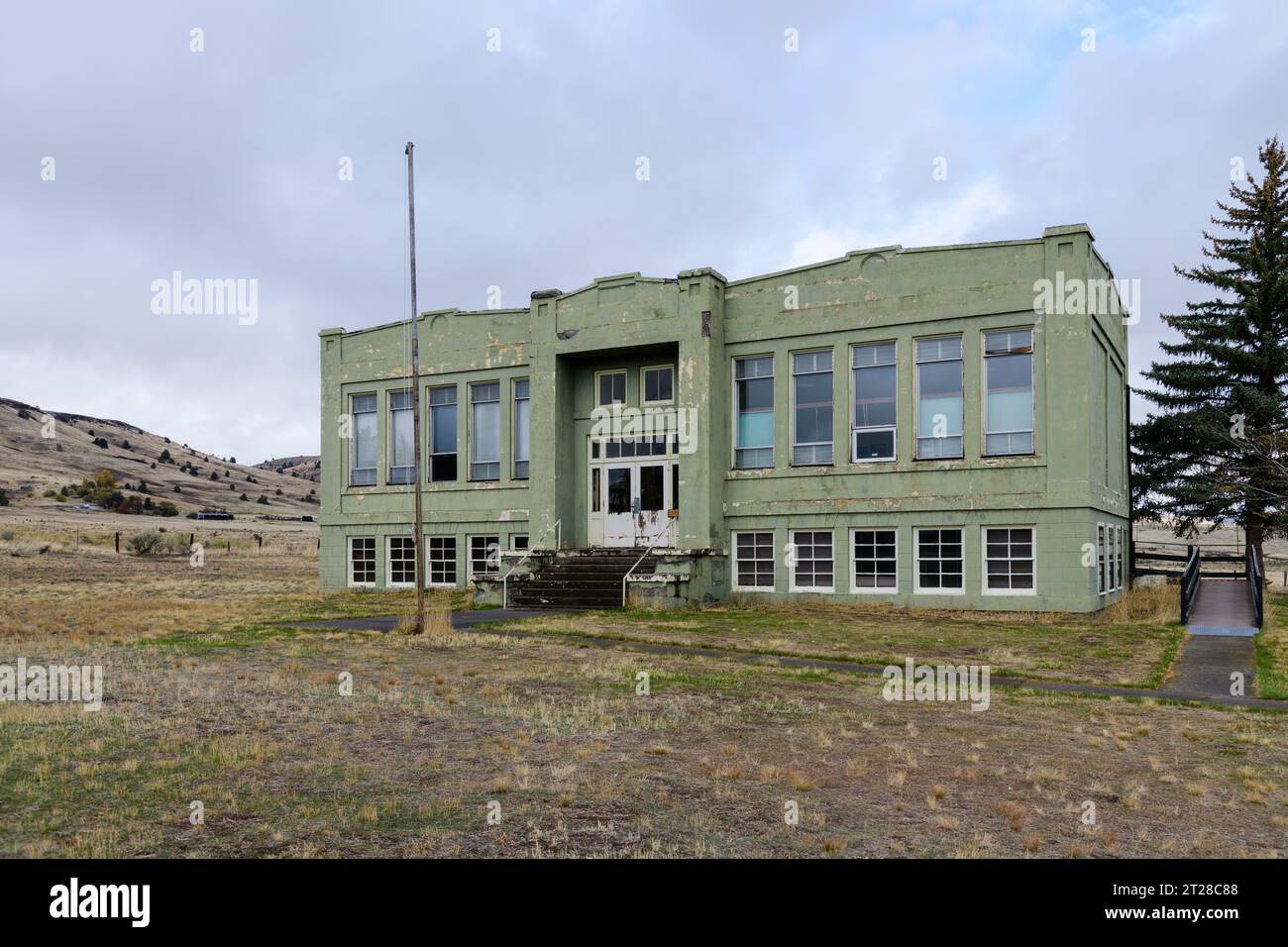 Antelope, OREGON, USA - 11 ottobre 2023; ex edificio scolastico ad Antelope, Oregon, nella comunità della contea di Wasco Foto Stock