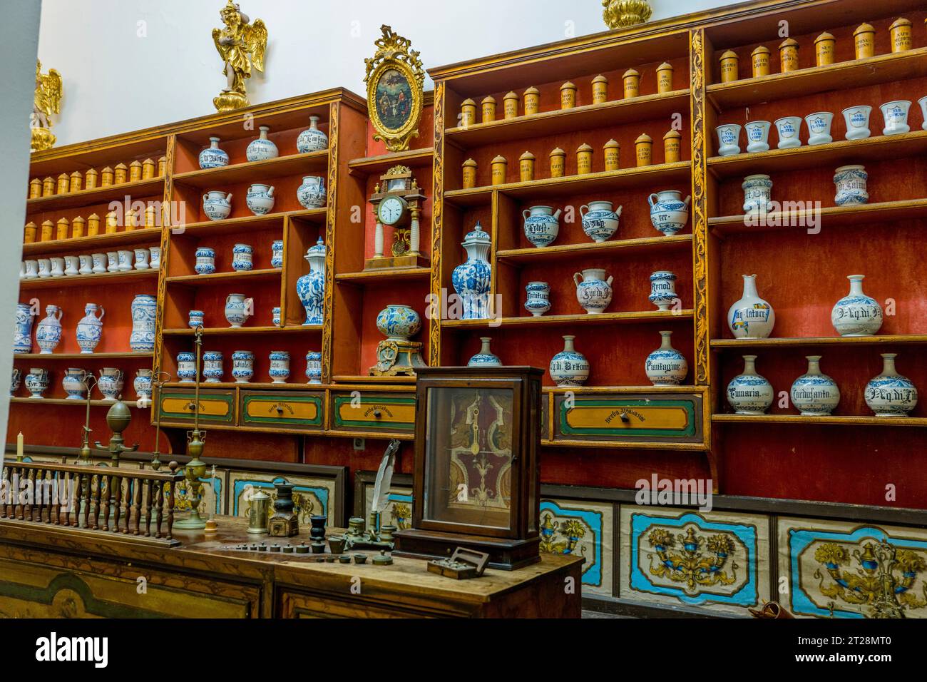 L'antica farmacia della chiesa francescana e del monastero nella città vecchia di Dubrovnik, nella Croazia meridionale. Foto Stock