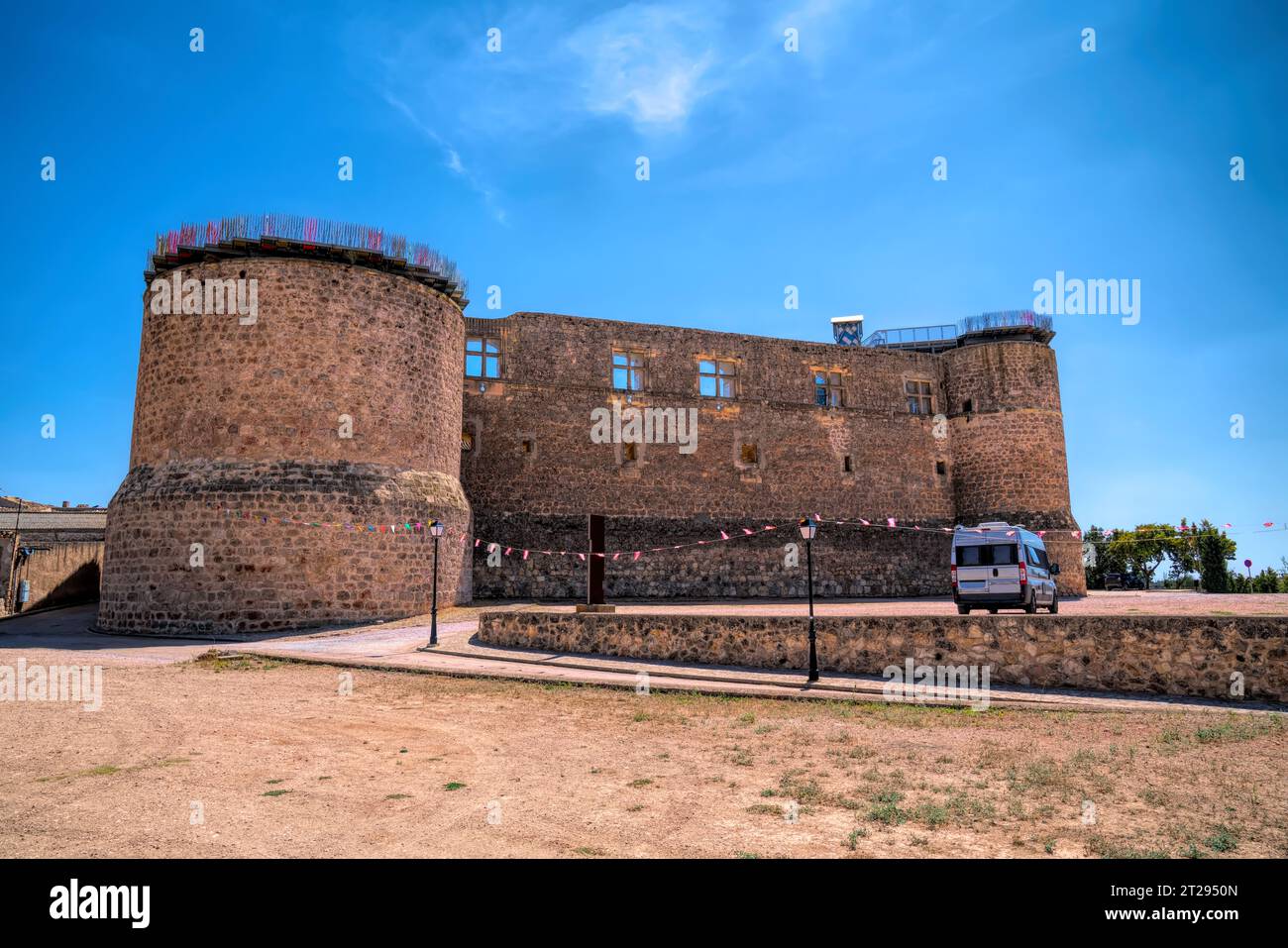 Castello e camper Castillo de Garcimunoz Castile-la Mancha, Spagna camper gratuito aire Foto Stock