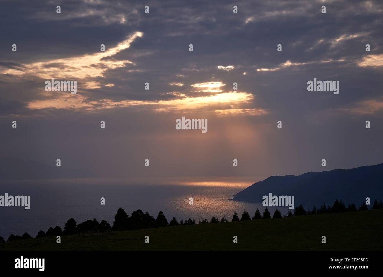 Scenario del tramonto sul Mar Cinese Orientale Foto Stock